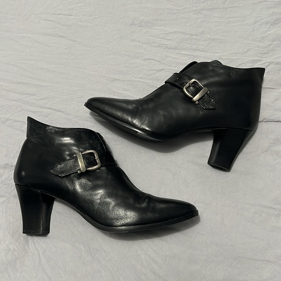 Mainframe Made in Italy Black Leather Ankle Booties with Buckle - Picture 2 of 8